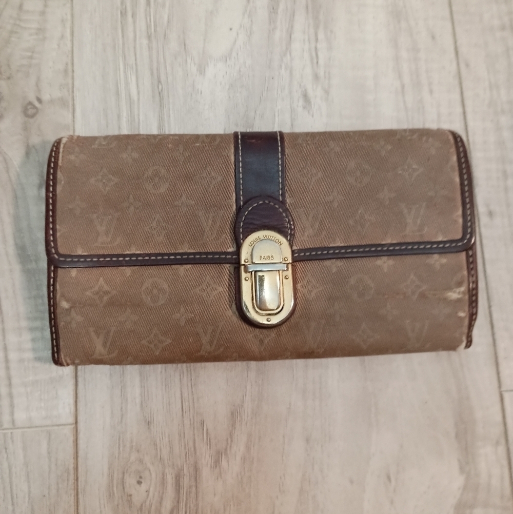 Louis Vuitton Monogram Mini Porte Feuille Sarah Long Bifold Wallet